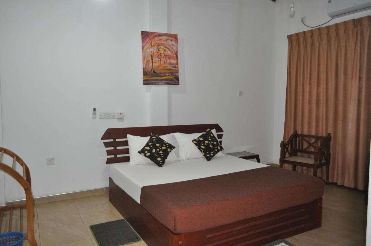 Why Not Palace Anuradhapura Bagian luar foto